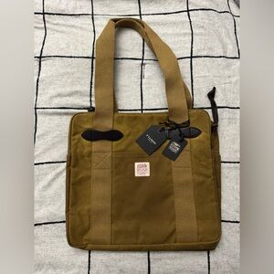 FILSON
Tin Cloth Tote Bag w/ Zipper
 in Dark Tan